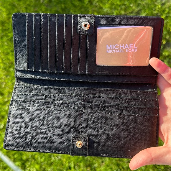 Michael Kors Jet Set Travel Slim Bifold Wallet - Picture 6 of 7